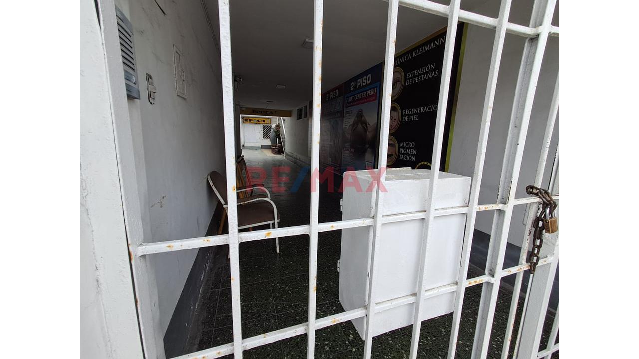Se Alquila! Oficina En 2Do Piso En El Ovalo Gutierrez - Miraflores — foto 13