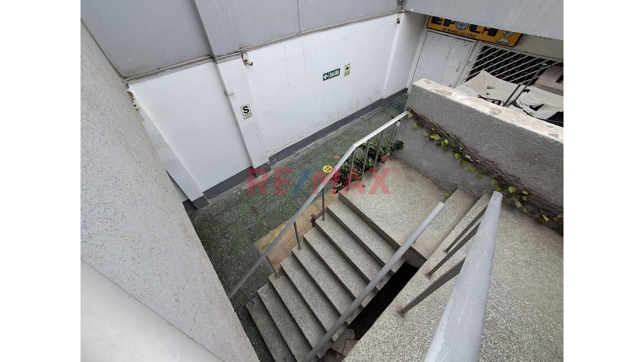Se Alquila! Oficina En 2Do Piso En El Ovalo Gutierrez - Miraflores — foto 11