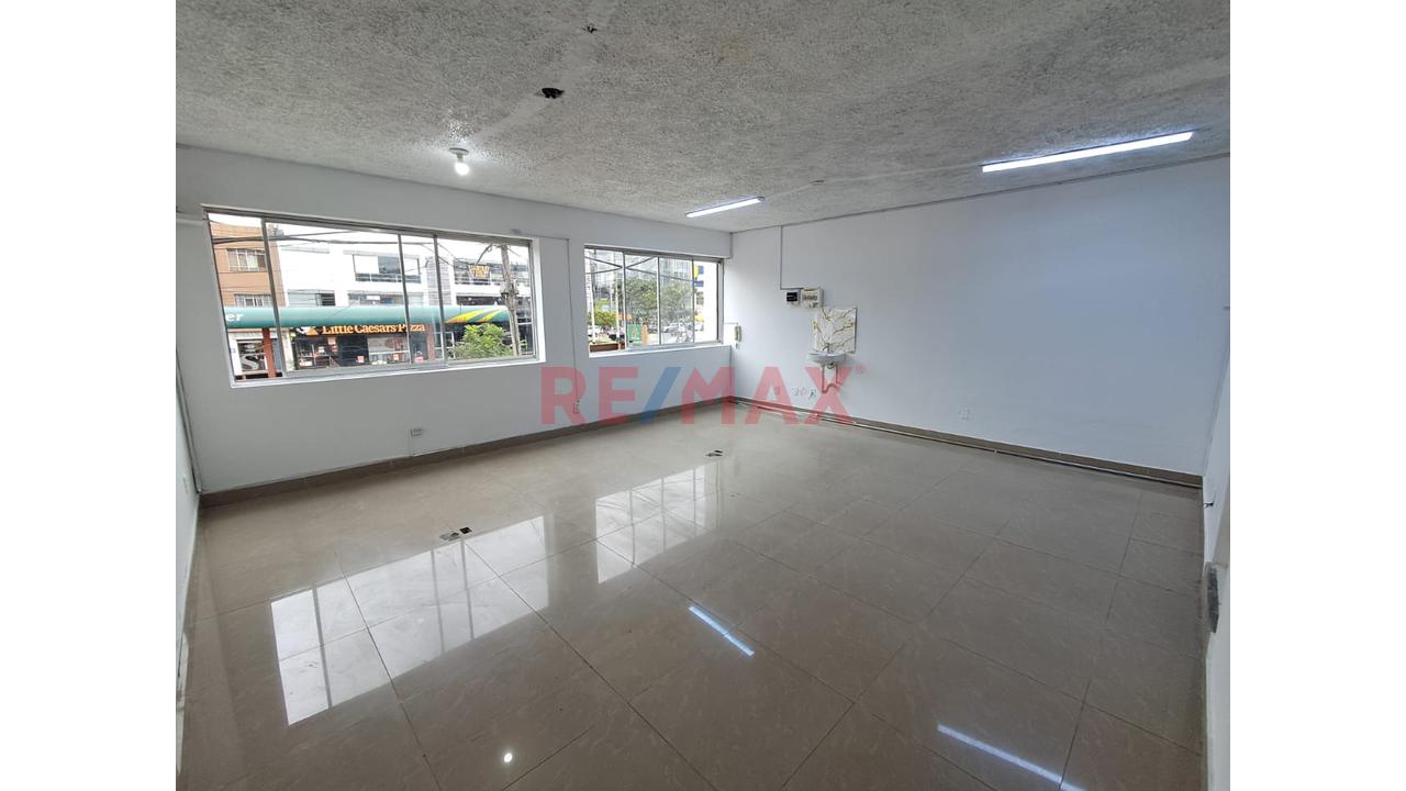 Se Alquila! Oficina En 2Do Piso En El Ovalo Gutierrez - Miraflores — foto 4