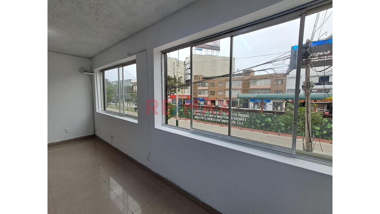 Se Alquila! Oficina En 2Do Piso En El Ovalo Gutierrez - Miraflores — foto 5