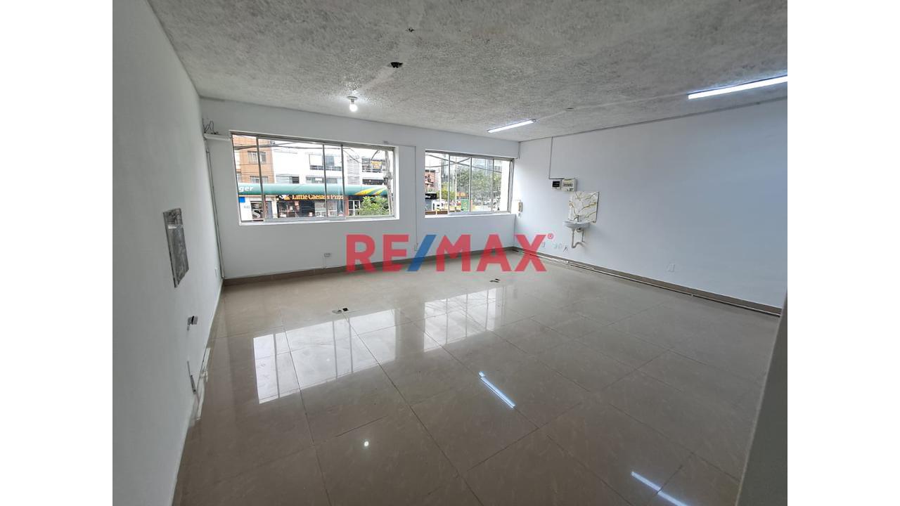 Se Alquila! Oficina En 2Do Piso En El Ovalo Gutierrez - Miraflores