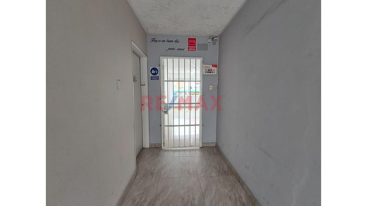 Se Alquila! Oficina En 2Do Piso En El Ovalo Gutierrez - Miraflores — foto 8