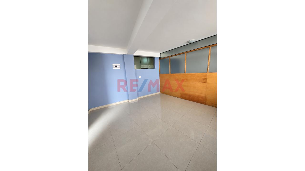 🏢 Amplio Local Comercial En Alquiler – 5To Paradero De San Sebastián - 5