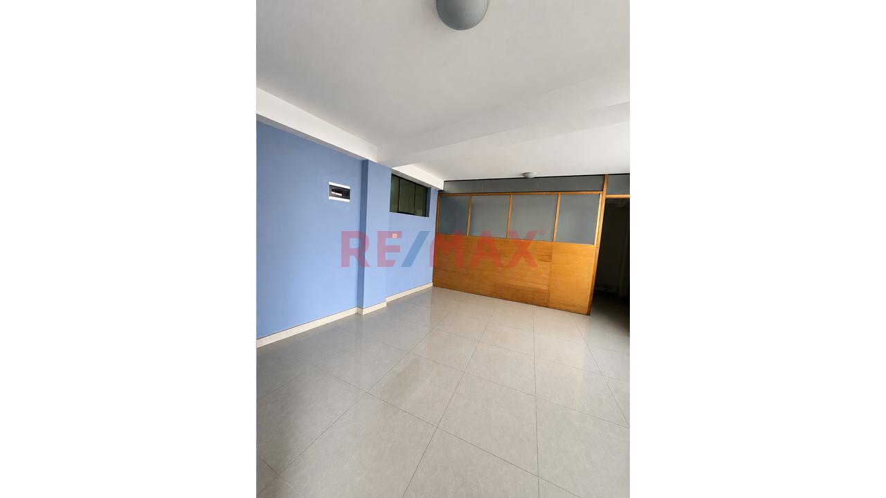 🏢 Amplio Local Comercial En Alquiler – 5To Paradero De San Sebastián - 2