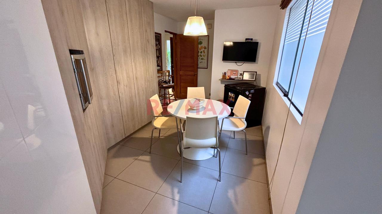 Hermoso Flat Frente A Parque Con 3 Cocheras Y 2 Depositos En Jr. Monte Carmelo Chacarilla — foto 15