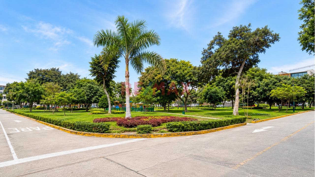 Hermoso Flat Frente A Parque Con 3 Cocheras Y 2 Depositos En Jr. Monte Carmelo Chacarilla — foto 6