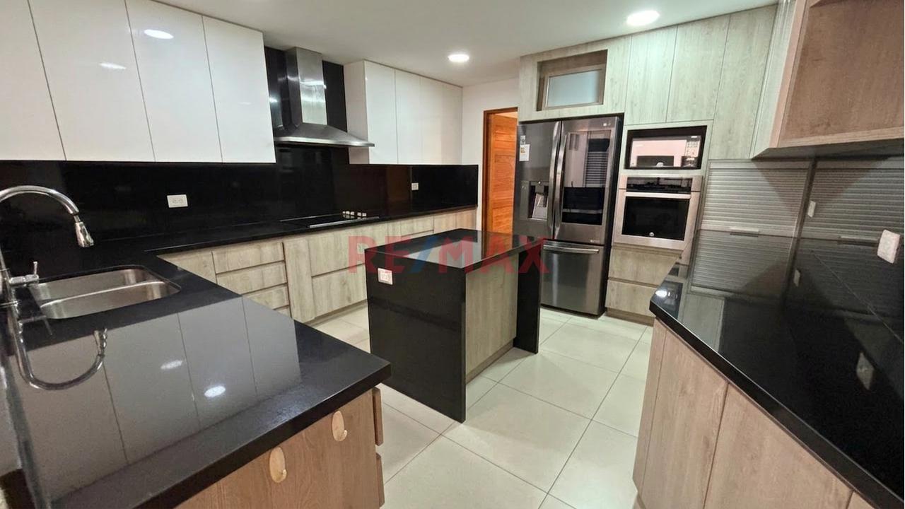 Hermoso Flat Frente A Parque Con 3 Cocheras Y 2 Depositos En Jr. Monte Carmelo Chacarilla — foto 14
