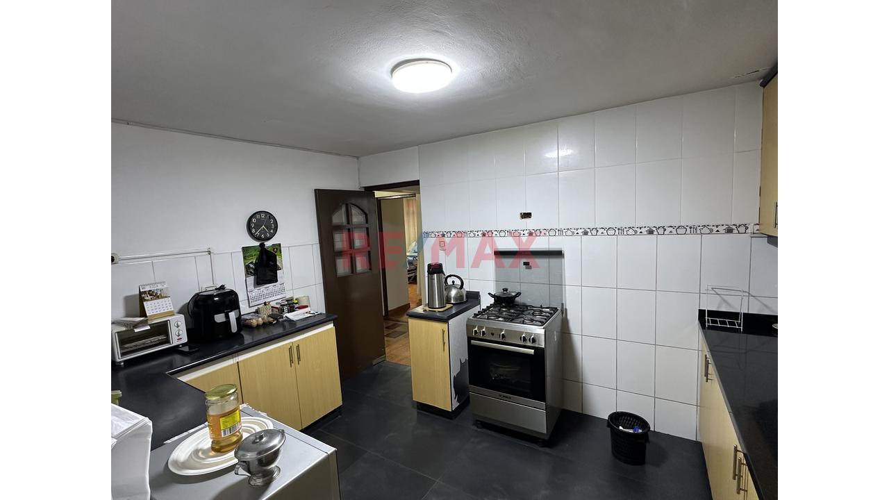 Casa en Venta de 5 dormitorios ubicado en San Juan De Miraflores Casa en Venta de 5 dormitorios ubicado en San Juan De Miraflores