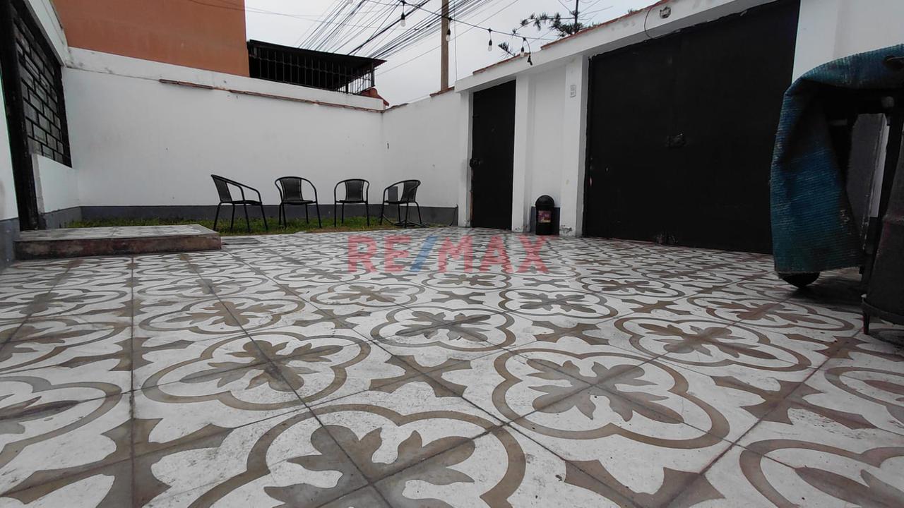 ¡Oportunidad En San Miguel! Casa Amplia Con Gran Frente O Terreno Para Proyecto (5 Pisos) - 2