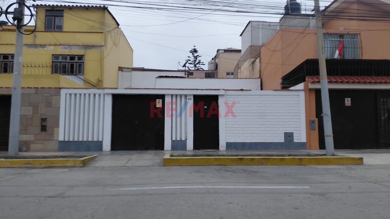 ¡Oportunidad En San Miguel! Casa Amplia Con Gran Frente O Terreno Para Proyecto (5 Pisos) - 1