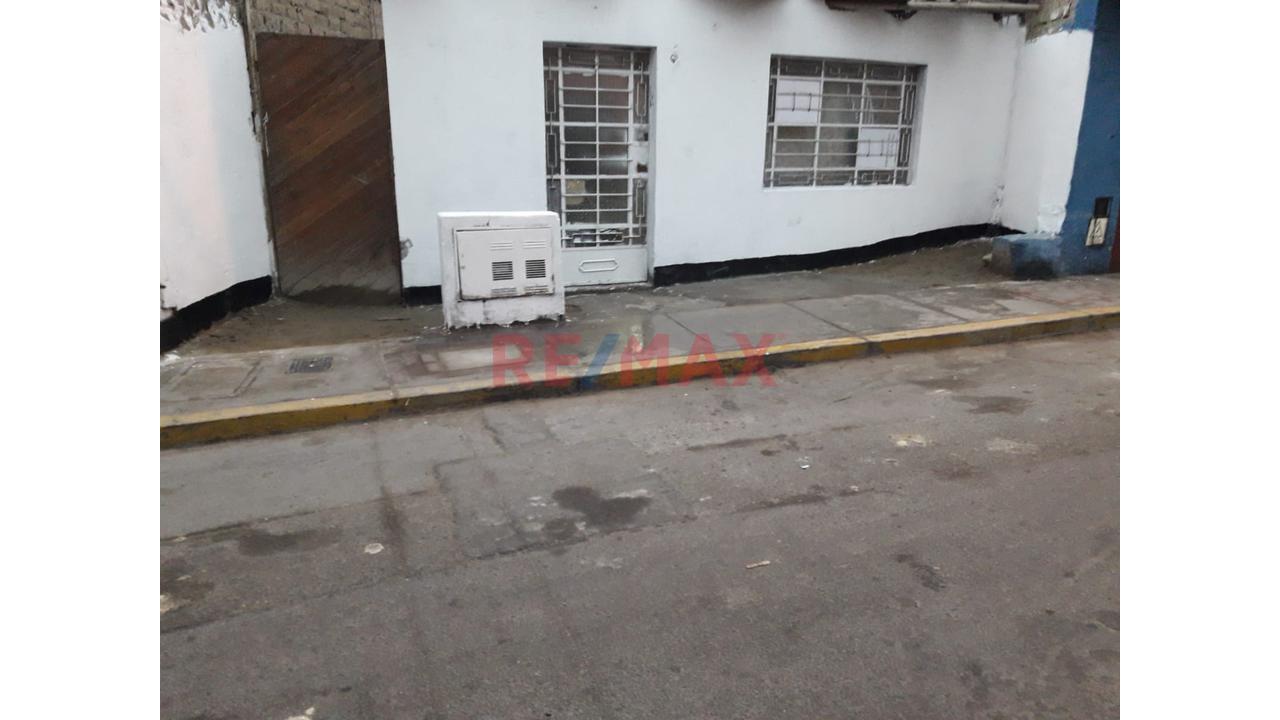Casa En Venta Como Terreno En Puente Piedra - 1