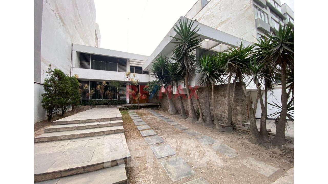 Venta De Amplio Terreno En Aurora Miraflores Area 476M2. - 1