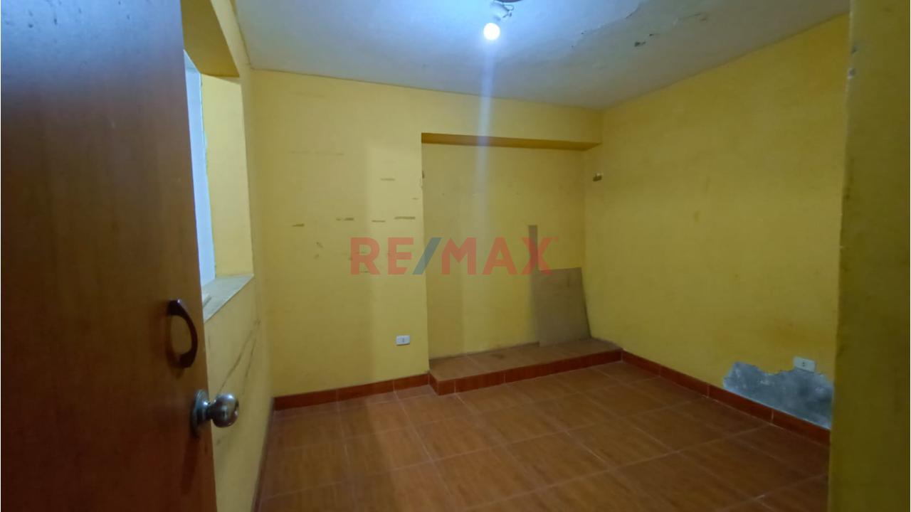 Venta De Casa De 2 Pisos En Collique – Precio De Remate — foto 7