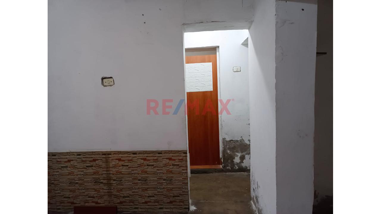 Venta De Casa De 2 Pisos En Collique – Precio De Remate — foto 12