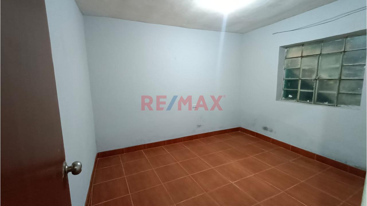 Venta De Casa De 2 Pisos En Collique – Precio De Remate — foto 2