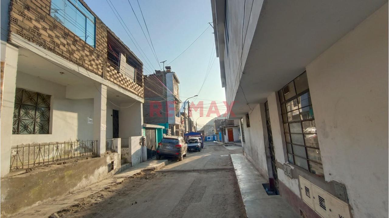 Venta De Casa De 2 Pisos En Collique – Precio De Remate — foto 13