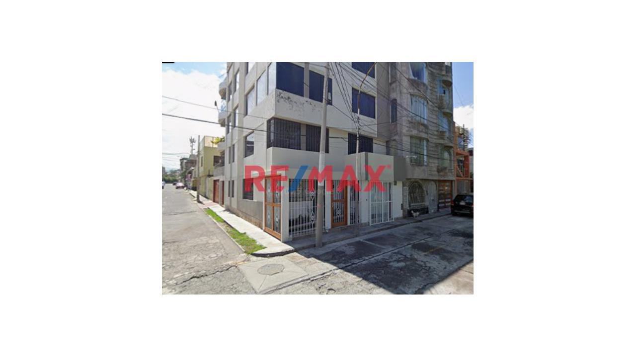 Se Alquila Local Comercial Frente A Parque A 2 Cuadras De Av Eeuu - Jlb Y Rivero - 1