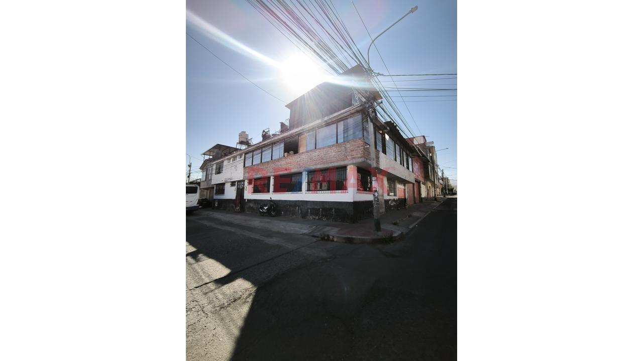 Casa En Esquina En Paucarpata