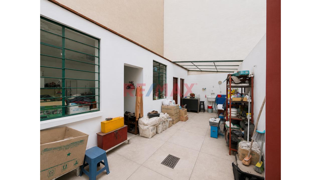 Casa En Venta De 456 M² En San Borja Norte – A 1 Cuadra Del Pentagonito | Parámetros Para 8 Pisos. - 2