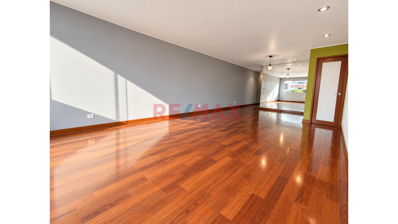 Venta Flat A1 Remodelado En El Remanso, La Molina 125M² Techados + 125M² Aires Libres + Cochera Lineal Doble — foto 2