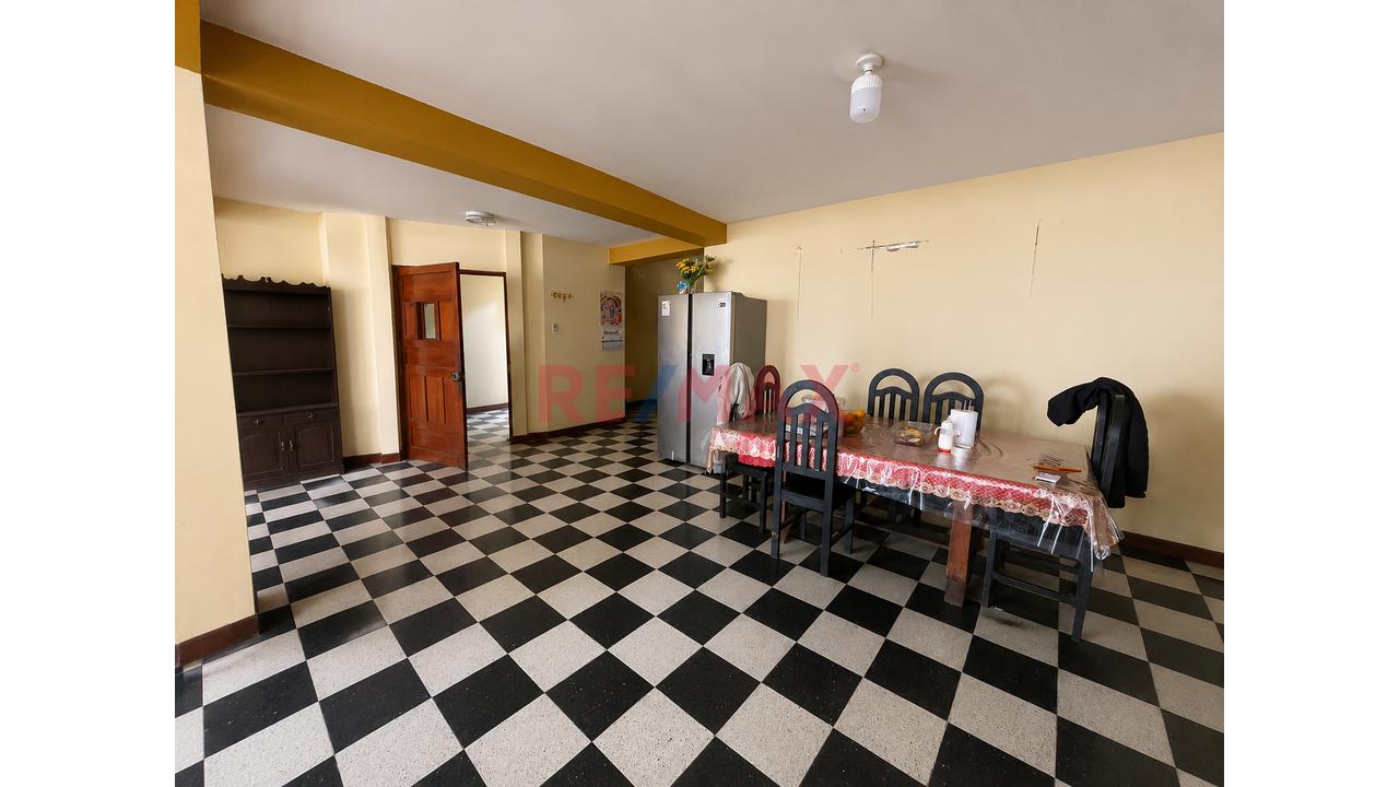 Venta De Casa Con Local Comercial Y Departamento Cerca A Terminal Terrestre - 5