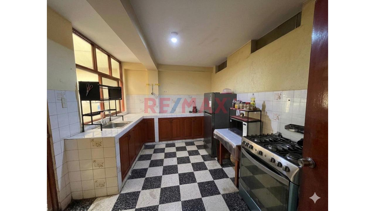 Venta De Casa Con Local Comercial Y Departamento Cerca A Terminal Terrestre - 12