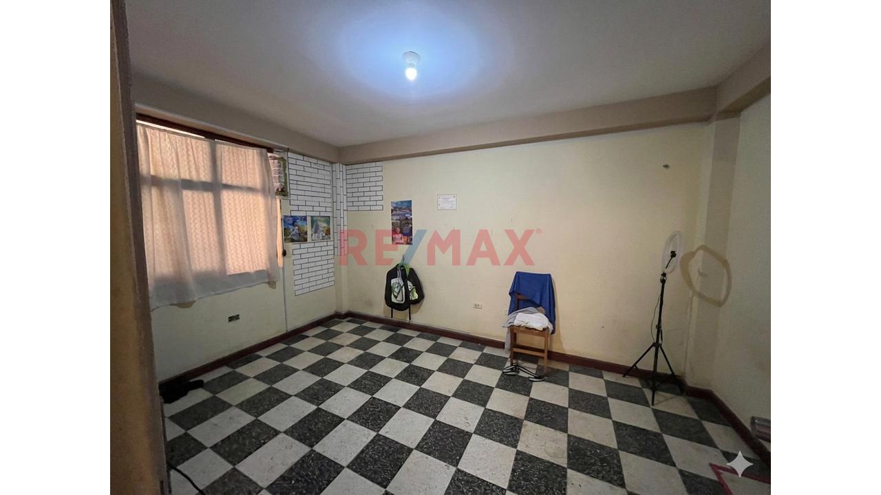 Venta De Casa Con Local Comercial Y Departamento Cerca A Terminal Terrestre - 8