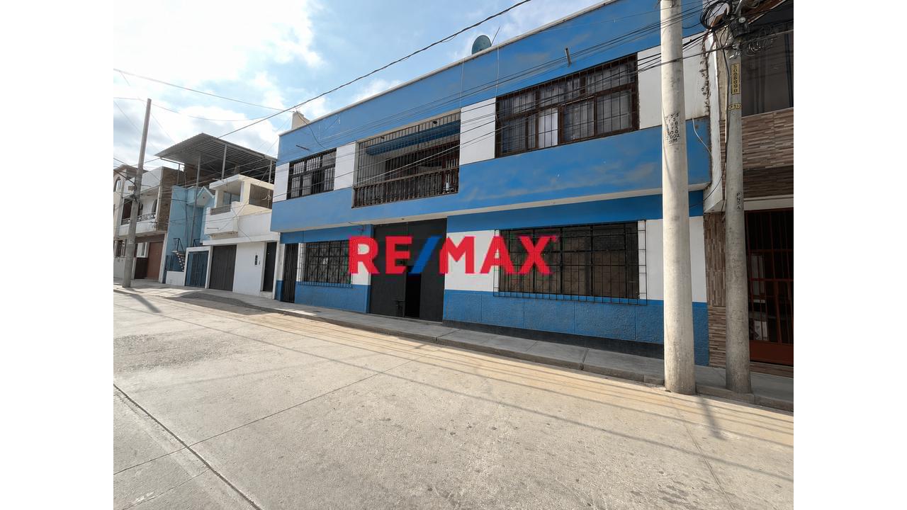 Venta De Casa Con Local Comercial Y Departamento Cerca A Terminal Terrestre - 1