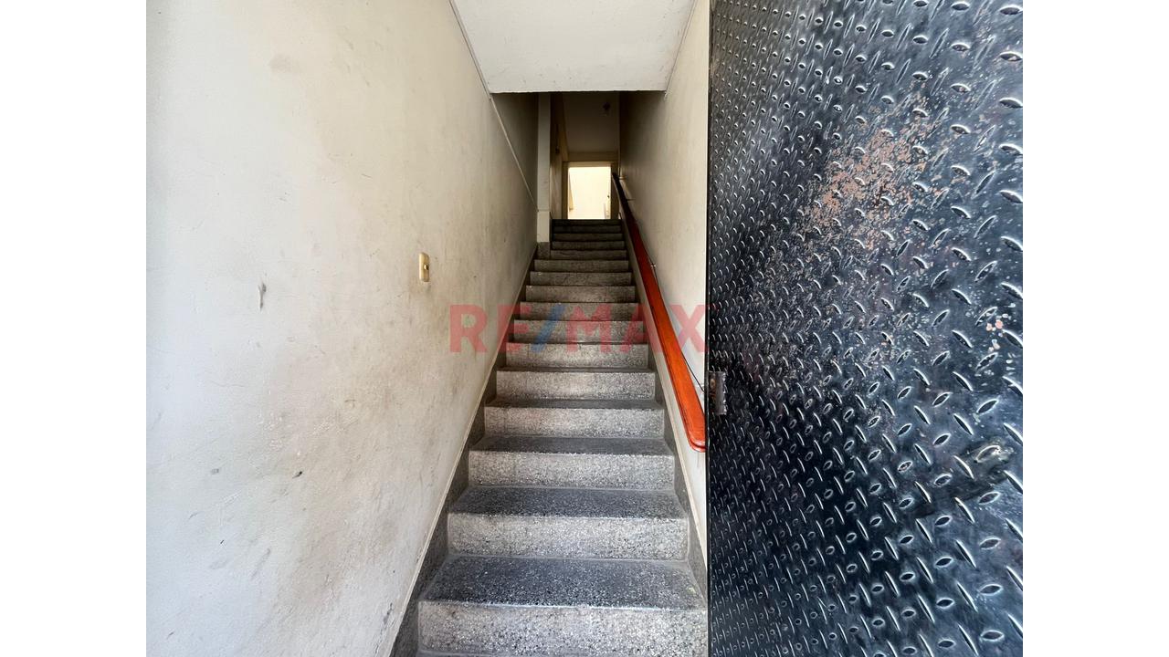 Venta De Casa Con Local Comercial Y Departamento Cerca A Terminal Terrestre - 4