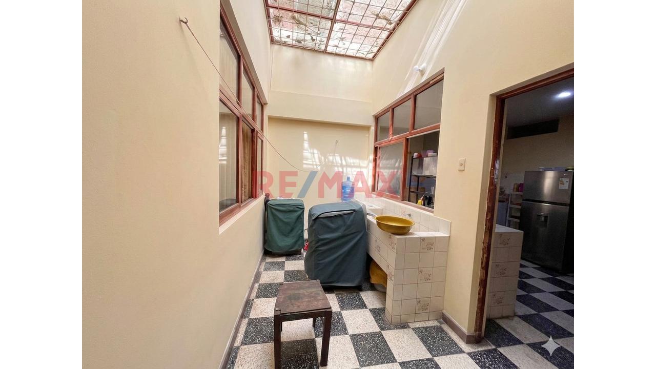 Venta De Casa Con Local Comercial Y Departamento Cerca A Terminal Terrestre - 13