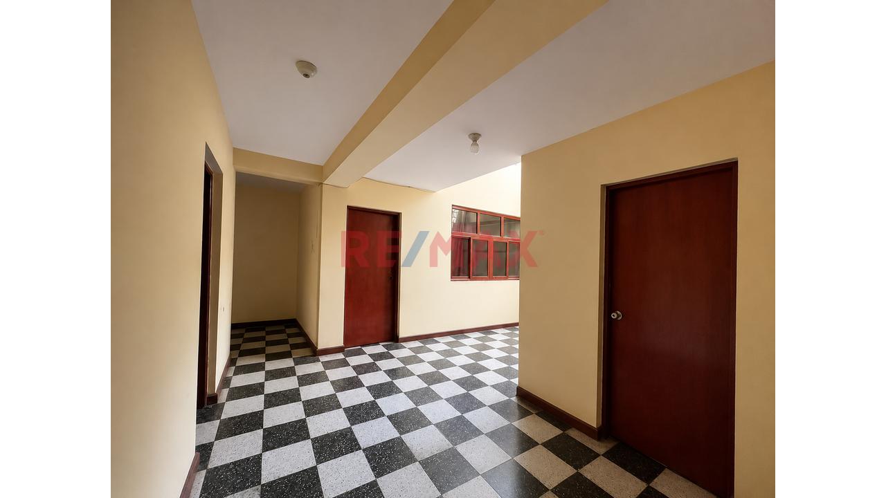 Venta De Casa Con Local Comercial Y Departamento Cerca A Terminal Terrestre - 14