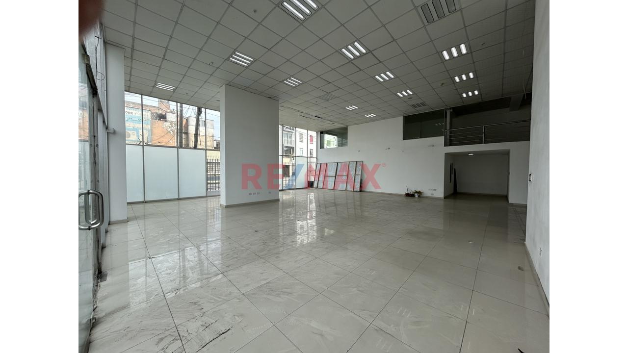 🏢 Edificio Corporativo En Venta – Av. Circunvalación | 2,400 M² | 20 Estac. - 2