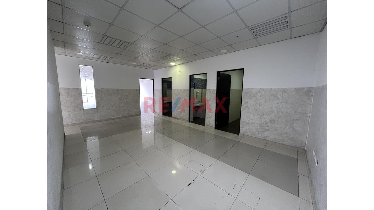 🏢 Edificio Corporativo En Venta – Av. Circunvalación | 2,400 M² | 20 Estac. - 14
