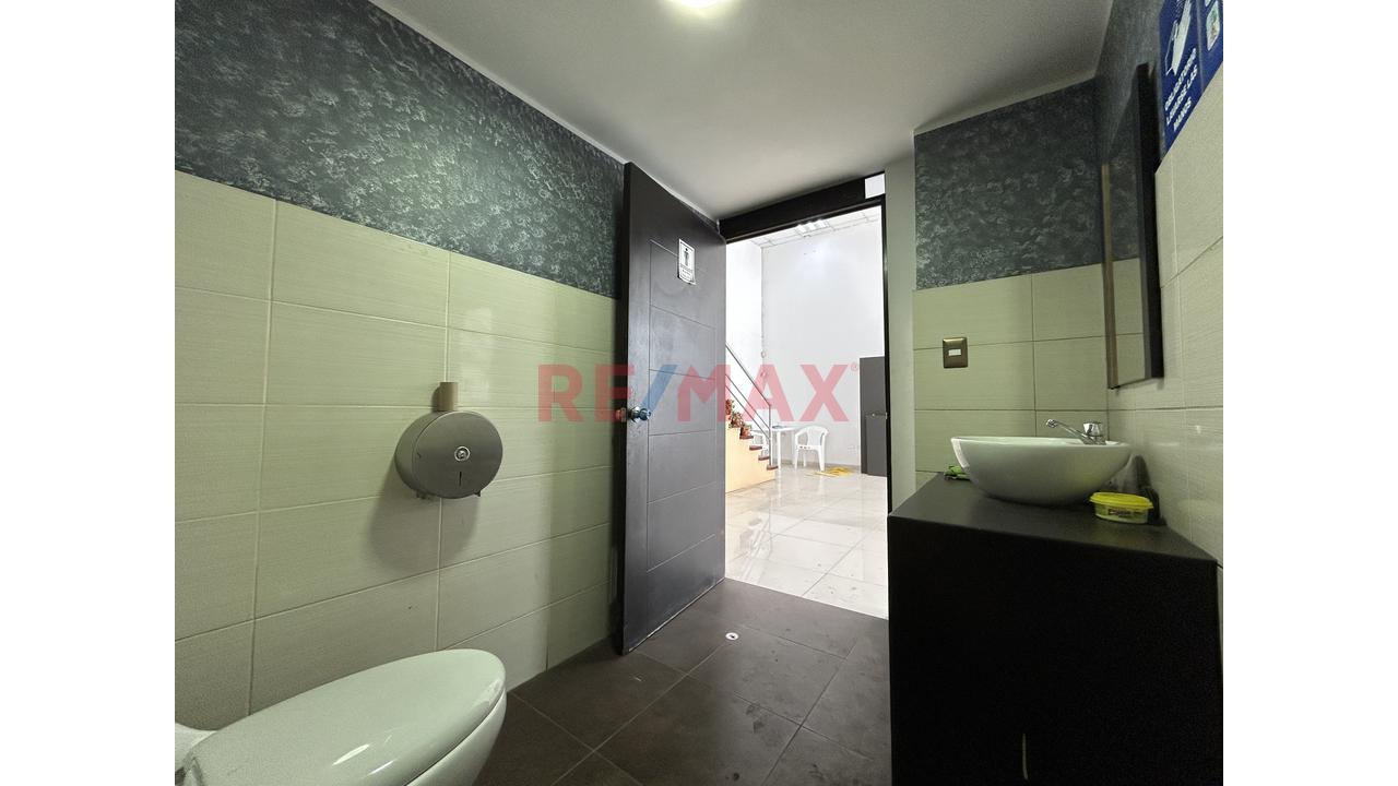🏢 Edificio Corporativo En Venta – Av. Circunvalación | 2,400 M² | 20 Estac. - 12