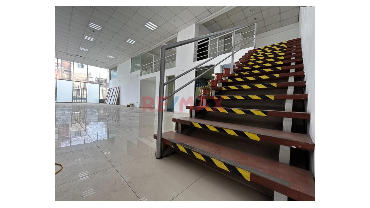 🏢 Edificio Corporativo En Venta – Av. Circunvalación | 2,400 M² | 20 Estac. - 18