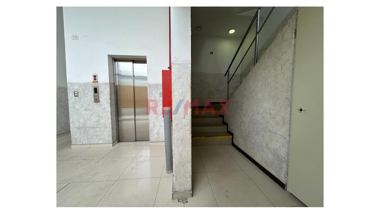 🏢 Edificio Corporativo En Venta – Av. Circunvalación | 2,400 M² | 20 Estac. - 16