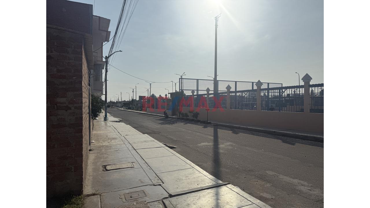 Venta Casa Frente A Parque Urb. Manuel Arevalo - La Esperanza - 6