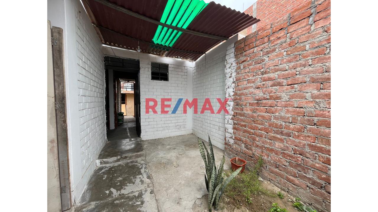 Venta Casa Frente A Parque Urb. Manuel Arevalo - La Esperanza - 1
