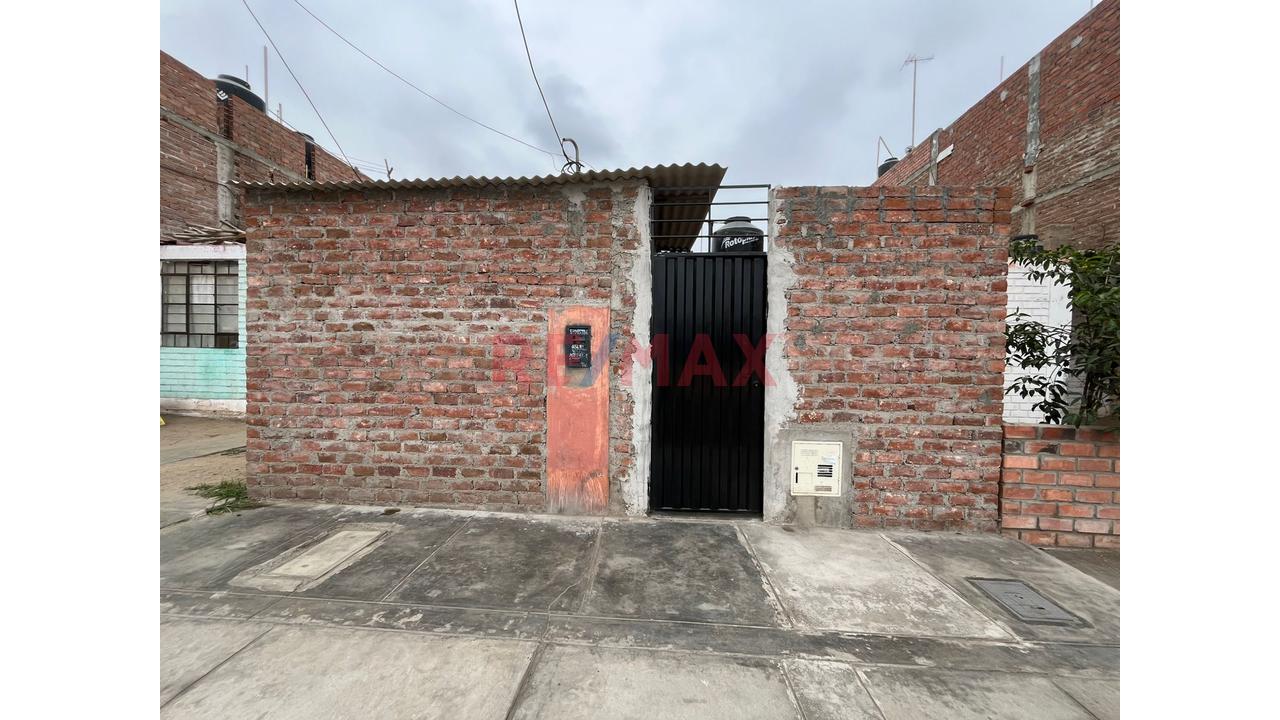 Venta Casa  Frente A Parque Urb. Manuel Arevalo - La Esperanza - 2