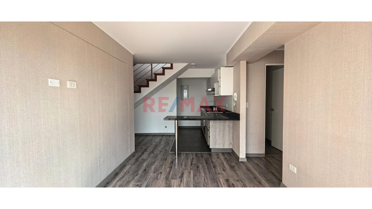 Exclusivo Dúplex De 109.53 M² Con Terraza En Santa Catalina | Sin Alcabala + 03 Estacionamientos De Bicicletas — foto 2