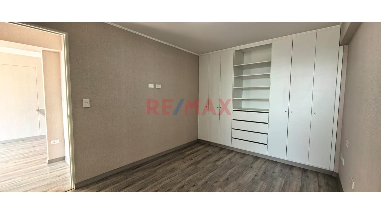 Exclusivo Dúplex De 109.53 M² Con Terraza En Santa Catalina | Sin Alcabala + 03 Estacionamientos De Bicicletas — foto 5