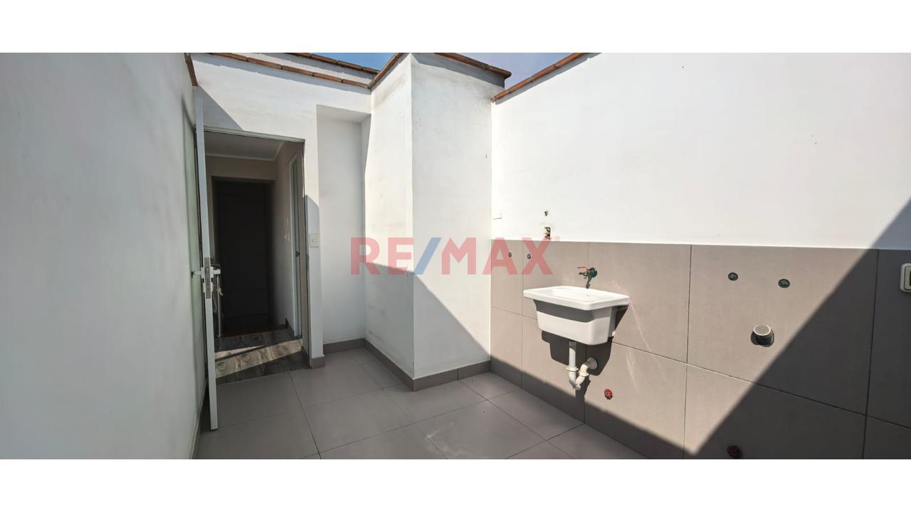 Exclusivo Dúplex De 109.53 M² Con Terraza En Santa Catalina | Sin Alcabala + 03 Estacionamientos De Bicicletas — foto 11