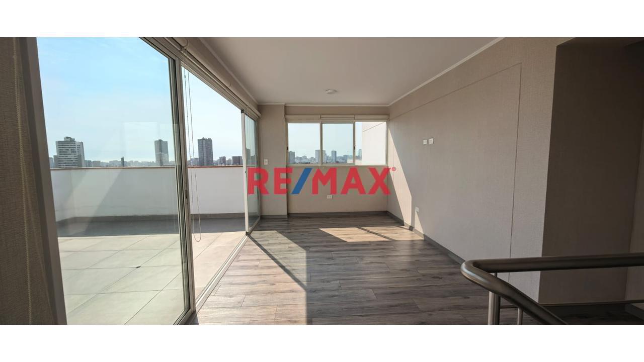 Exclusivo Dúplex De 109.53 M² Con Terraza En Santa Catalina | Sin Alcabala + 03 Estacionamientos De Bicicletas