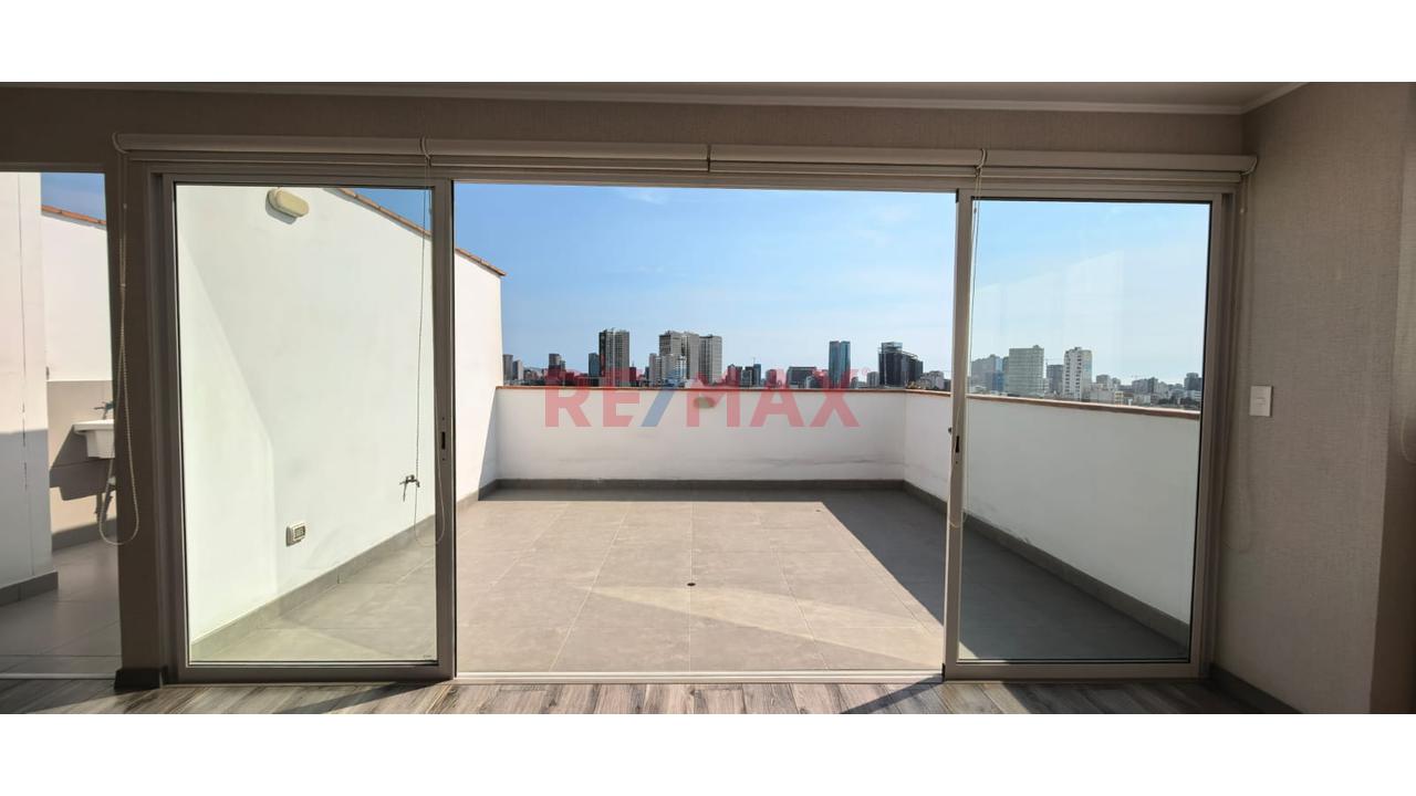 Exclusivo Dúplex De 109.53 M² Con Terraza En Santa Catalina | Sin Alcabala + 03 Estacionamientos De Bicicletas — foto 13