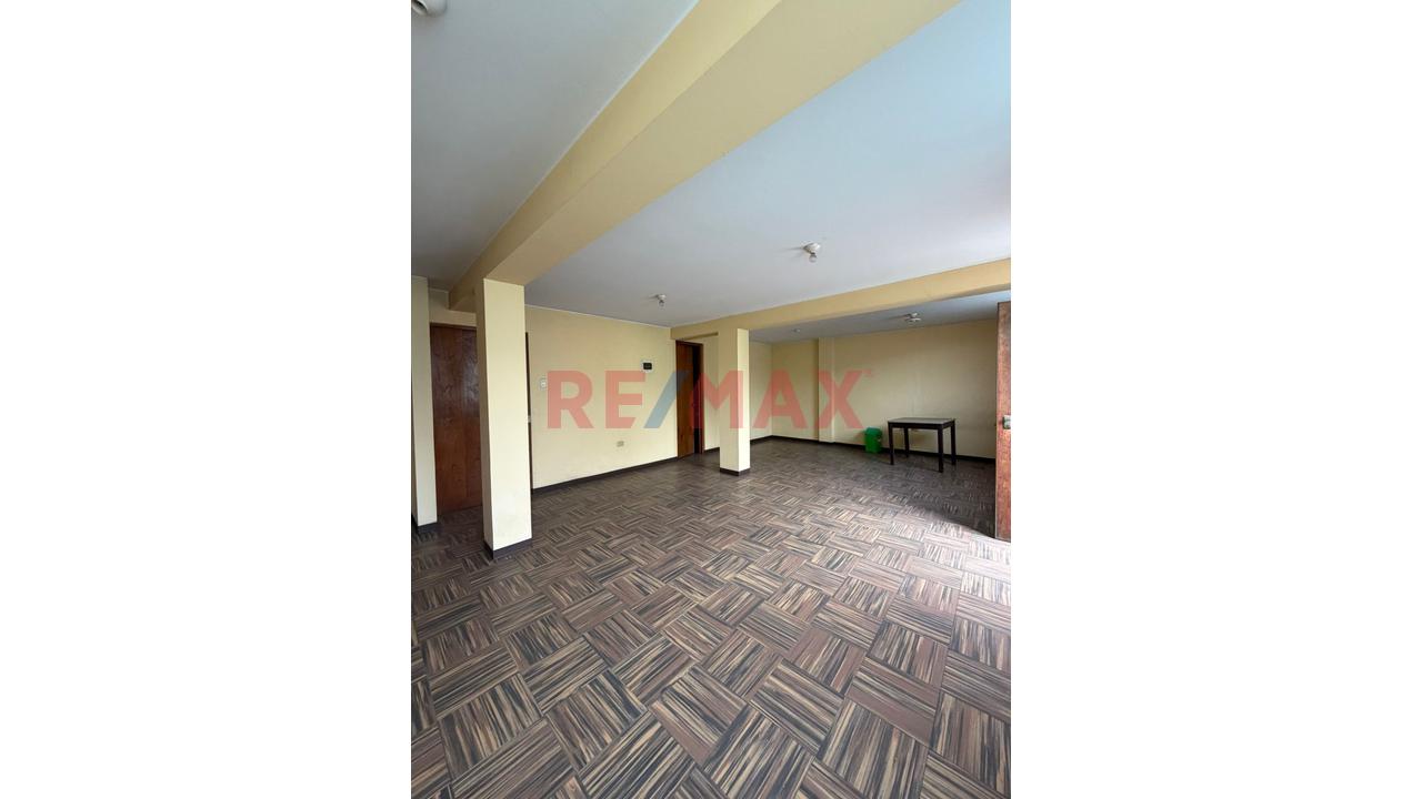 Venta De Inmueble Con Locales Comerciales, Oficinas Y Vivienda Independiente Para Remodelar En Av. Tupac Amaru En Comas — foto 13