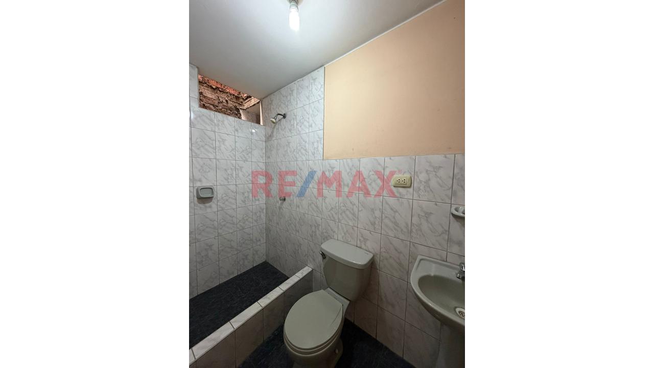 Venta De Inmueble Con Locales Comerciales, Oficinas Y Vivienda Independiente Para Remodelar En Av. Tupac Amaru En Comas — foto 4