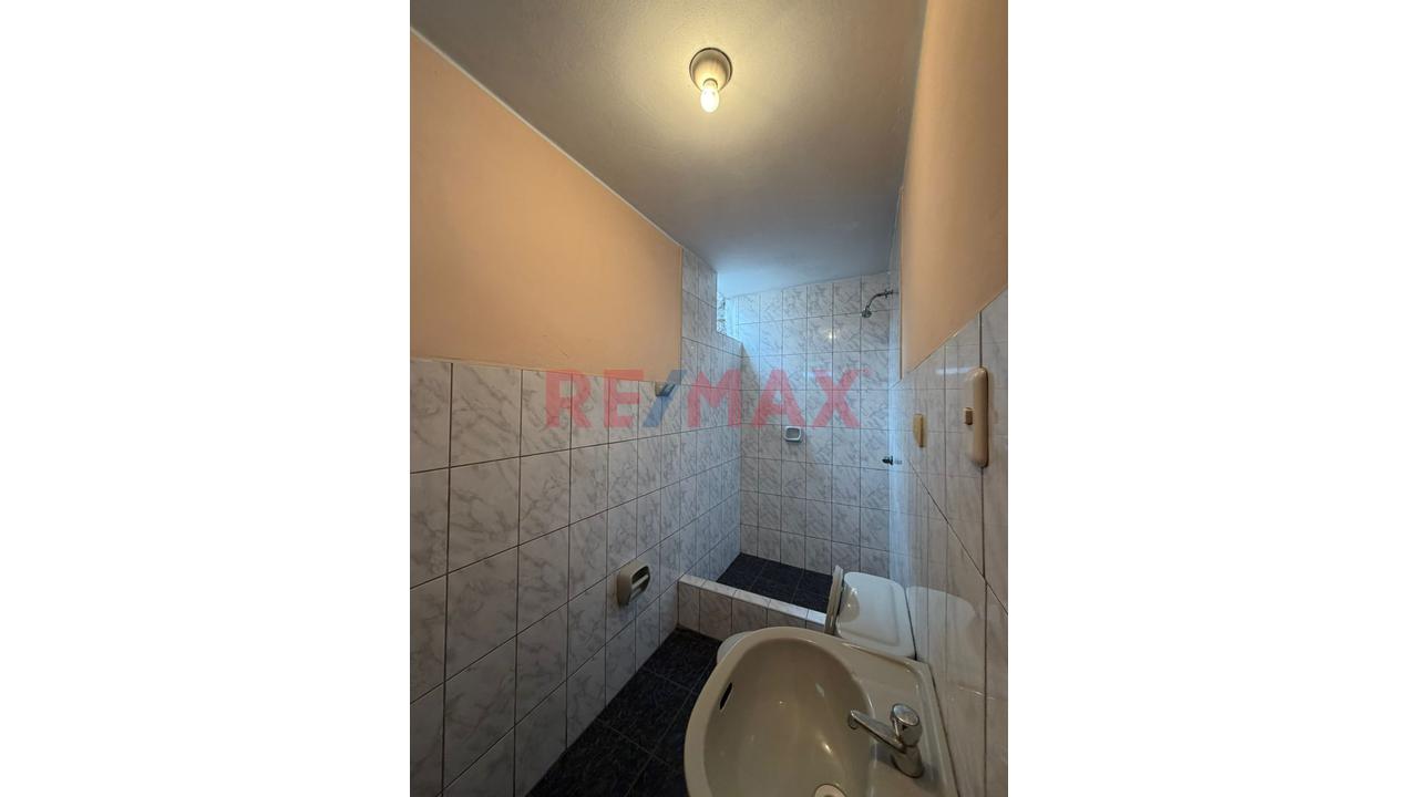 Venta De Inmueble Con Locales Comerciales, Oficinas Y Vivienda Independiente Para Remodelar En Av. Tupac Amaru En Comas — foto 14