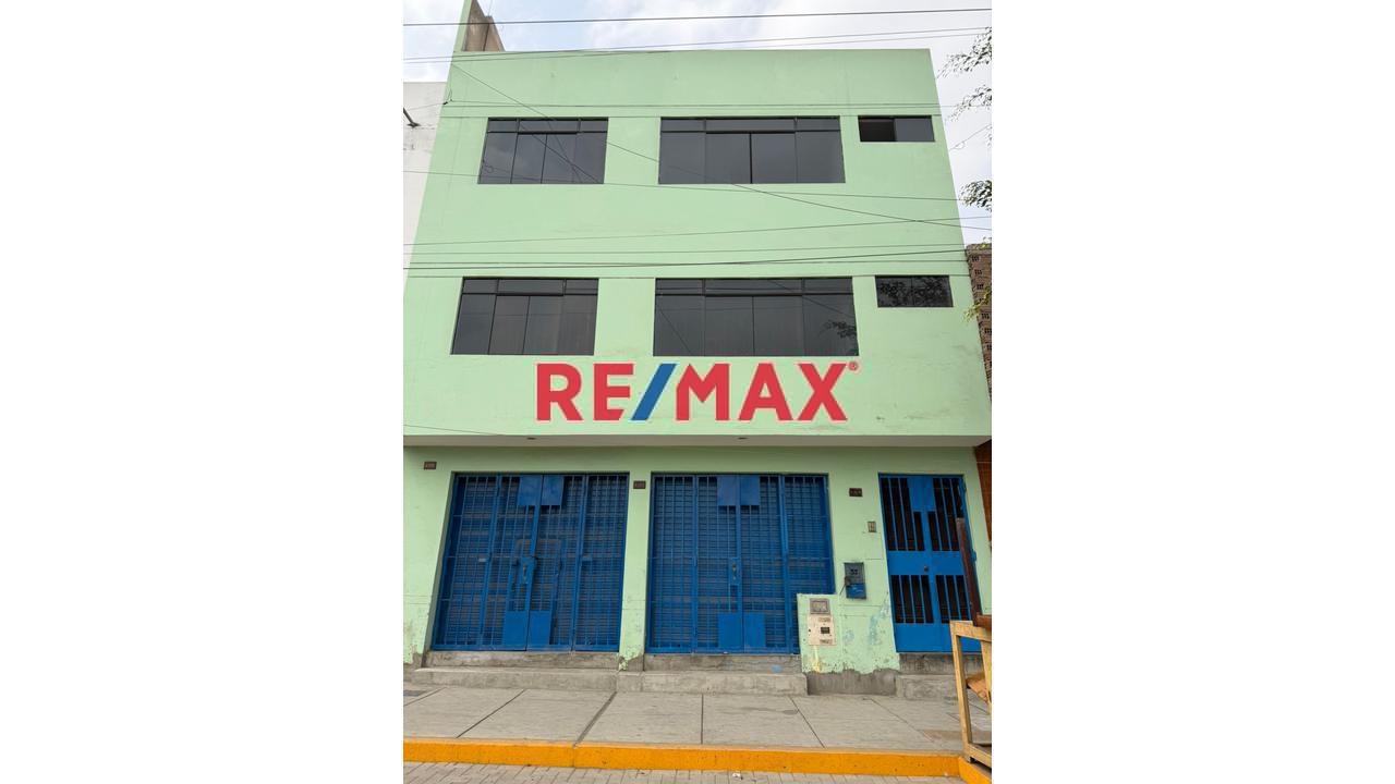 Venta De Inmueble Con Locales Comerciales, Oficinas Y Vivienda Independiente Para Remodelar En Av. Tupac Amaru En Comas