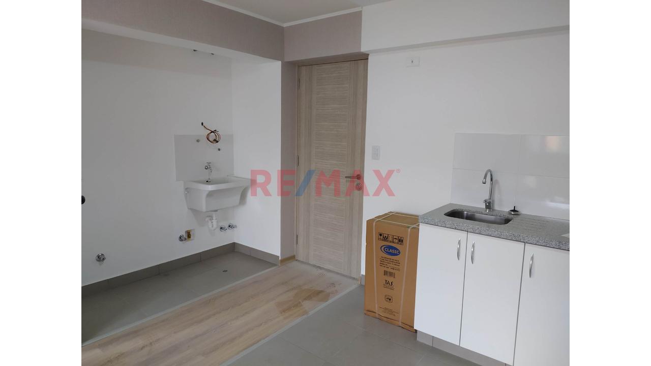 Se Vende Comodo Departamento En Lince - Con Áreas Comunes - 2