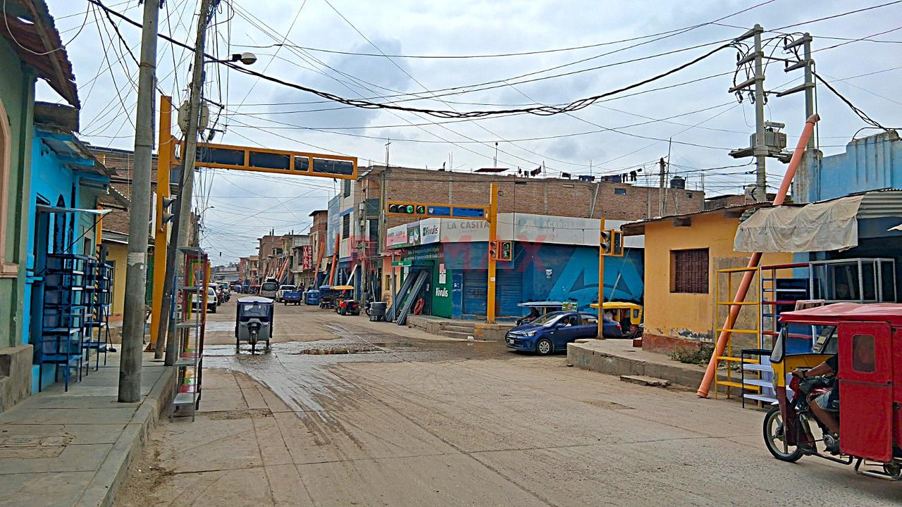 🏭 Local Comercial En Venta 📬 Calle 2 419 Buenos Aires Sullana A Minutos Del Mercado Y Av. Jose De Lama 💰 - 17